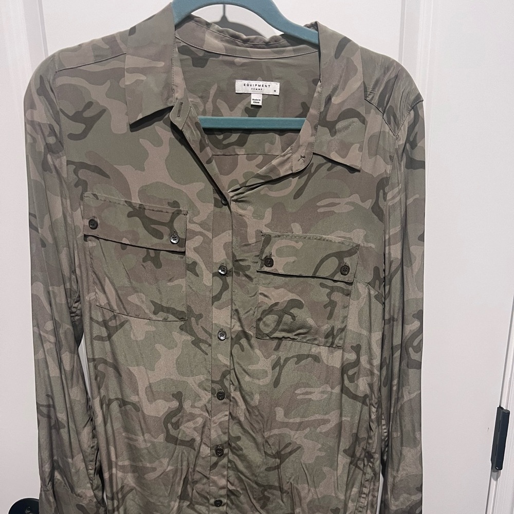 equipment silk army print shirt